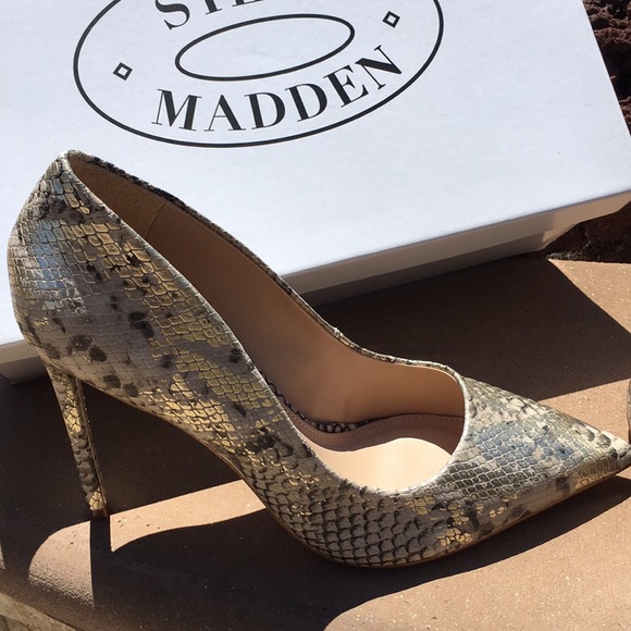 Steve Madden Snake Effect Pumps - Picture 7 of 7